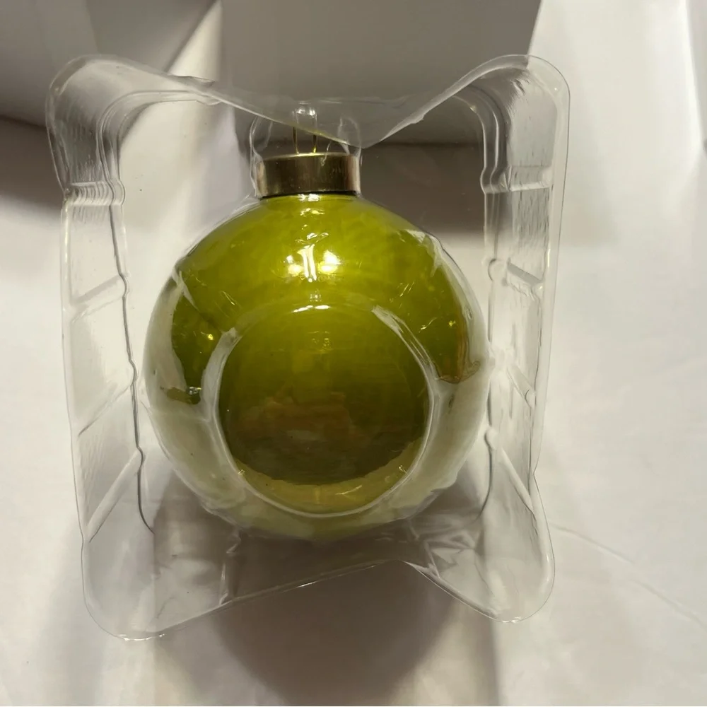 Monogram Ornament Glass “Z” Yellow/Green 3